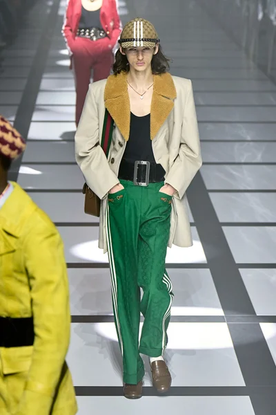 Look 64
